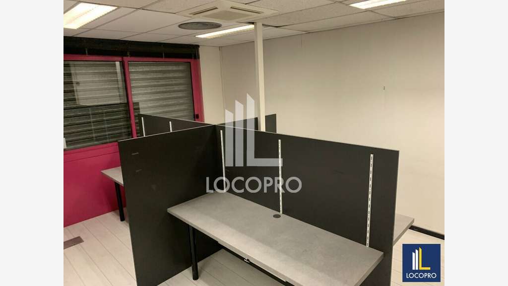 A louer local 500m² à Villeneuve-Loubet RN7