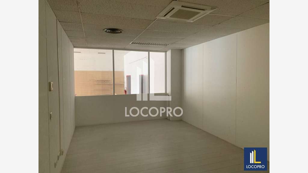 A louer local 500m² à Villeneuve-Loubet RN7