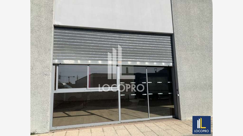 A louer local 500m² à Villeneuve-Loubet RN7