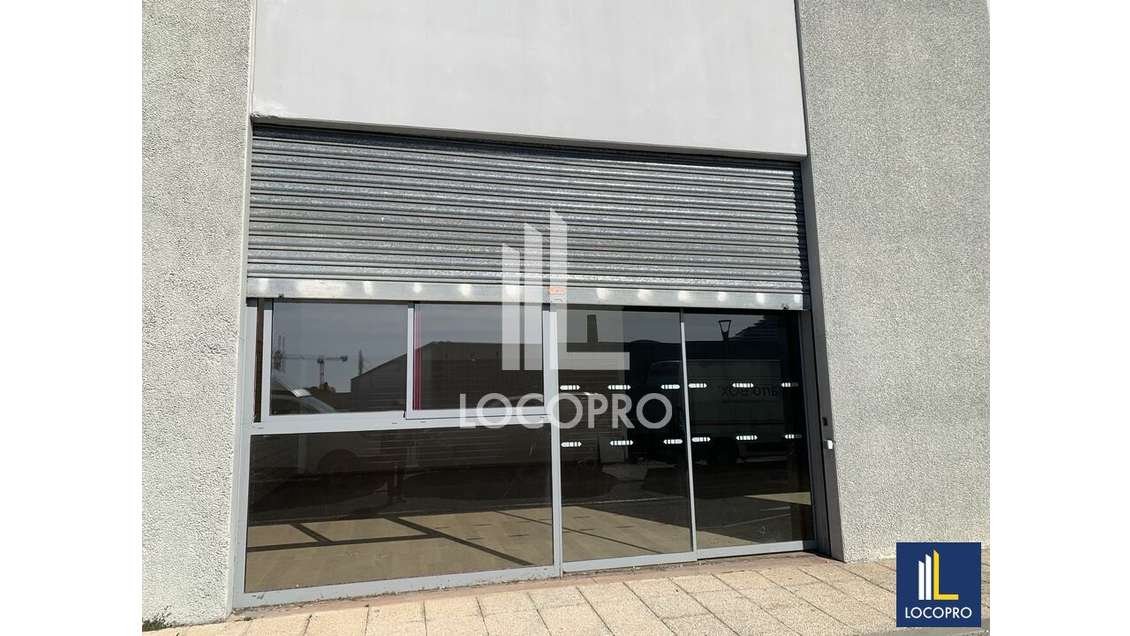 A louer local  500m² à Villeneuve-Loubet RN7 