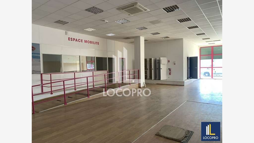 A louer local 500m² à Villeneuve-Loubet RN7