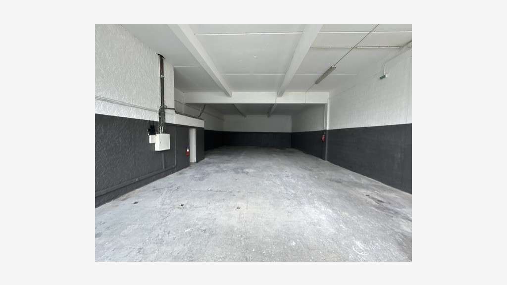 A louer local 230m² Villeneuve-Loubet accès A8