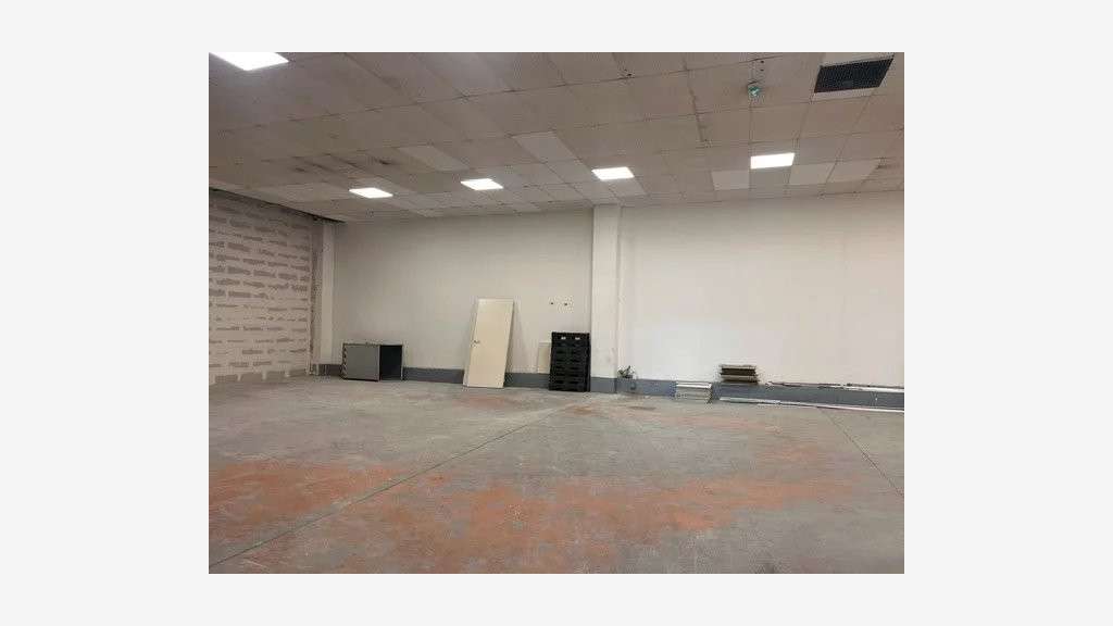 A louer entrepôts/bureaux 500m² + pkg à Villeneuve