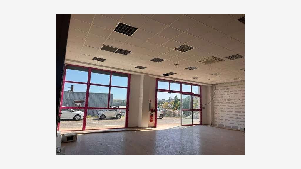 A louer entrepôts/bureaux 500m² + pkg à Villeneuve