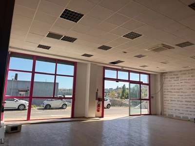 A louer entrepôts/bureaux 500m² + pkg à Villeneuve