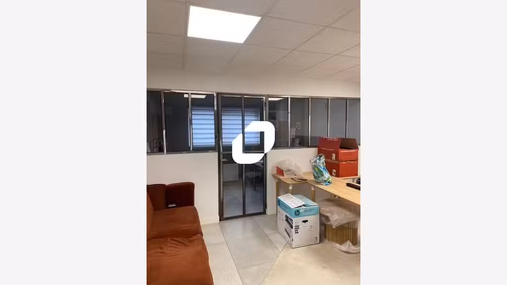  vous propose à la location un local d'act