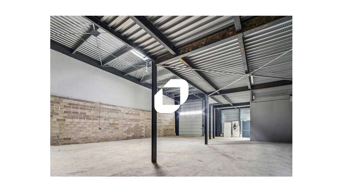 vous propose à la location un local neuf