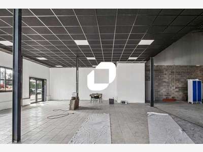  vous propose un bâtiment neuf de 820 m²,