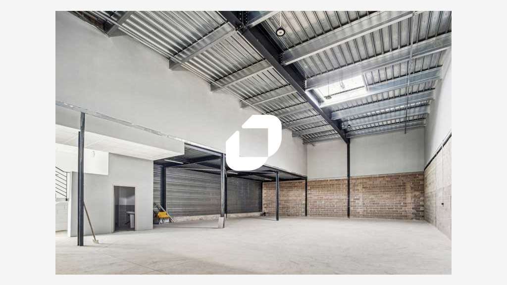  vous propose un bâtiment neuf de 820 m²,