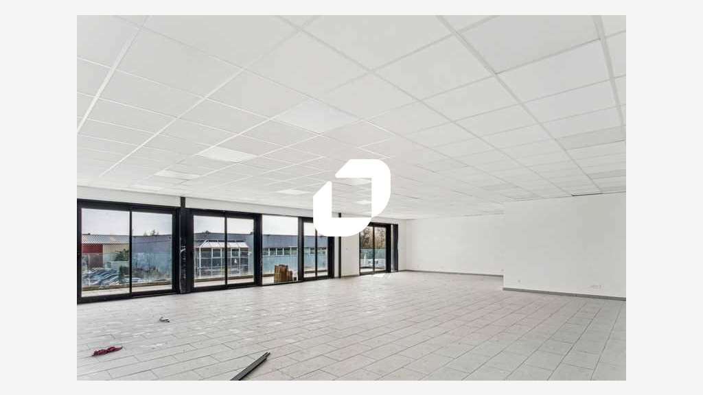  vous propose à la location un local neuf