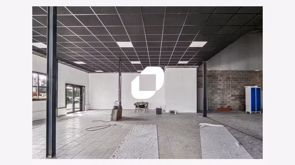  vous propose un bâtiment neuf de 820 m²,
