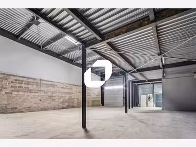  vous propose à la location un local neuf