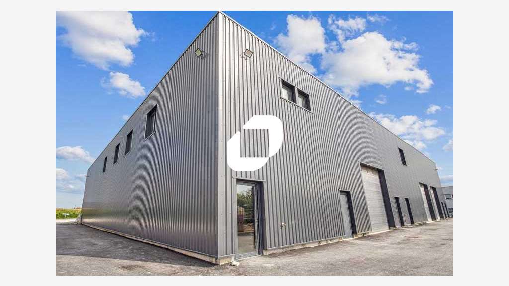  vous propose un bâtiment neuf de 820 m²,