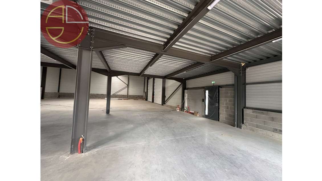 Location entrepôt 730m² à Villeneuve Tolosane