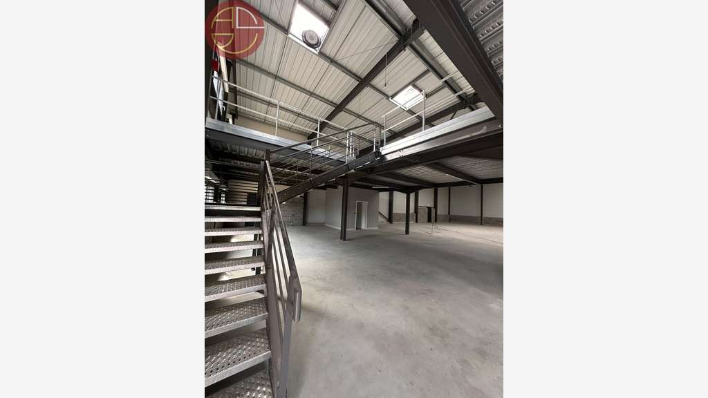 Location entrepôt 730m² à Villeneuve-Tolosane