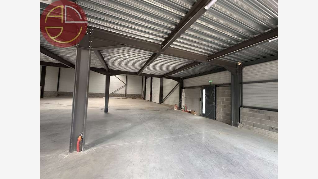 Location entrepôt 730m² à Villeneuve-Tolosane