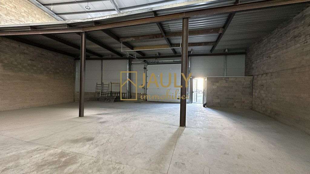 A louer entrepot 325m² à Villenoy accès N3 / A4