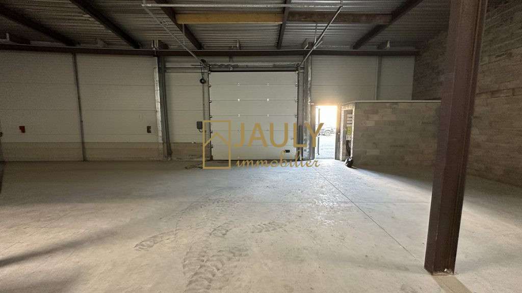 A louer entrepot 325m² à Villenoy accès N3 / A4