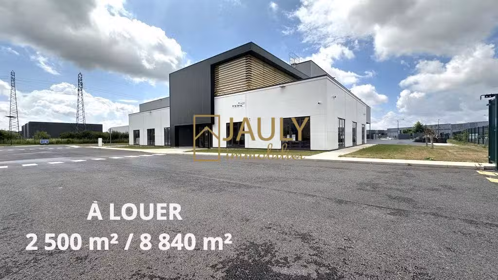ENTREPÔT logistique de 2 500 m² sur 11 350 m² de t