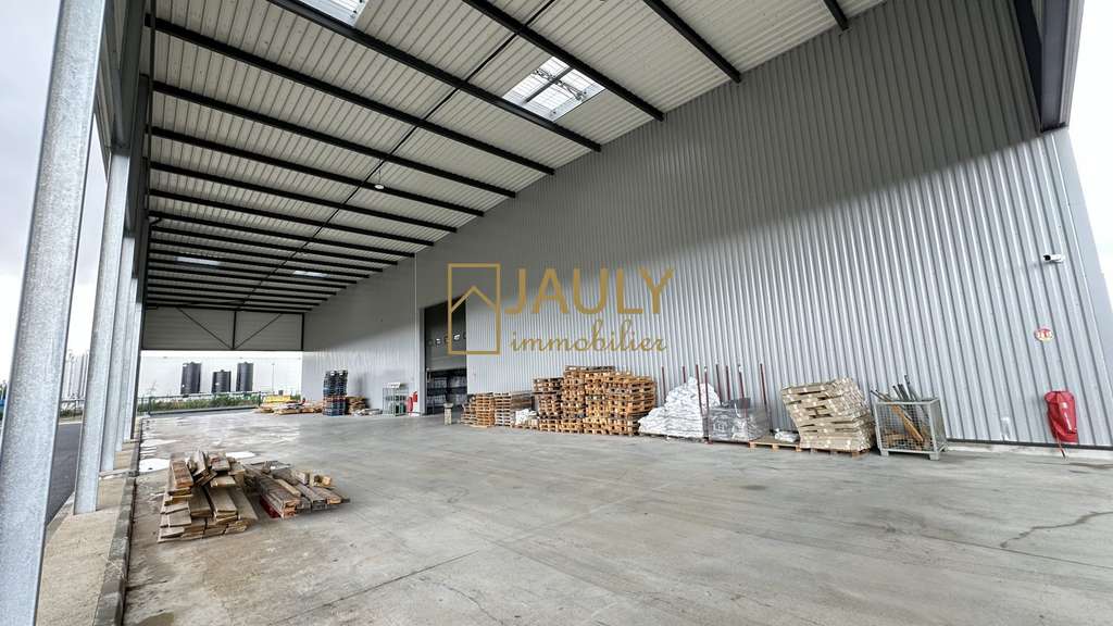 ENTREPÔT logistique de 2 500 m² sur 11 350 m² de t