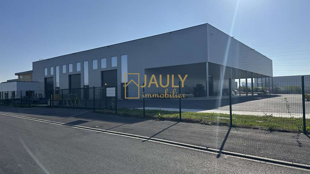 ENTREPÔT logistique de 2 500 m² sur 11 350 m² de t