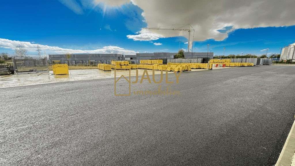 ENTREPÔT logistique de 2 500 m² sur 11 350 m² de t