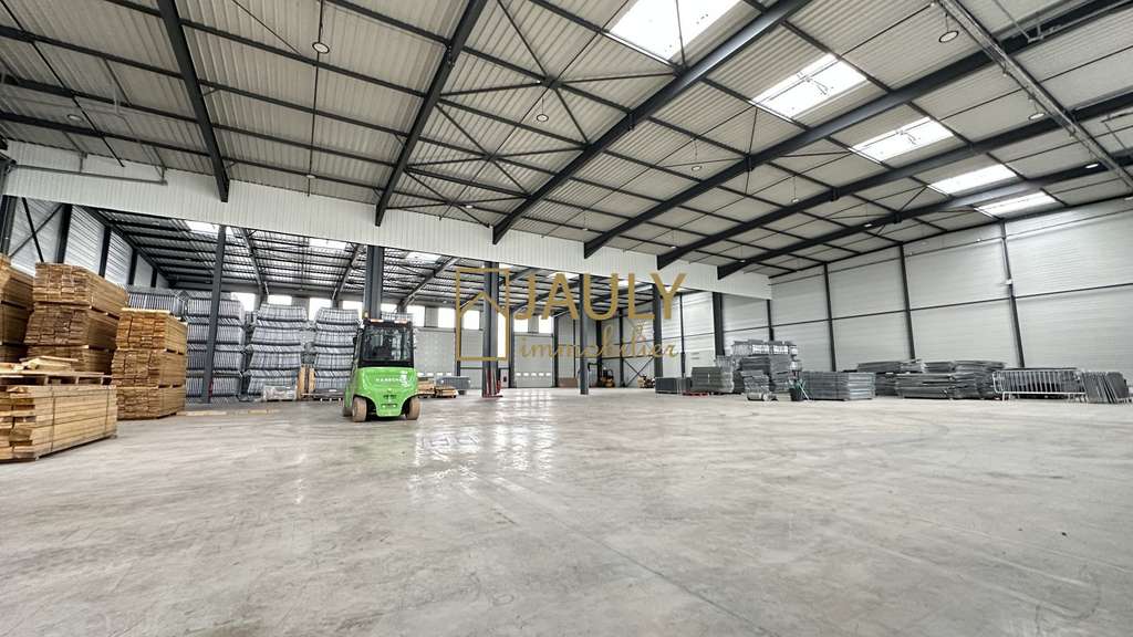 ENTREPÔT logistique de 2 500 m² sur 11 350 m² de t