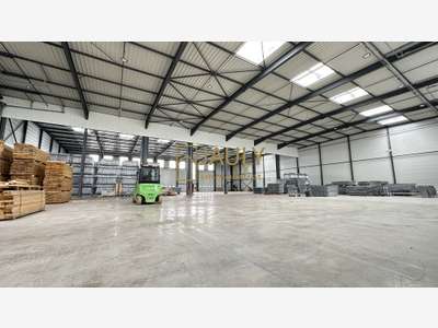 ENTREPÔT logistique de 2 500 m² sur 11 350 m² de t