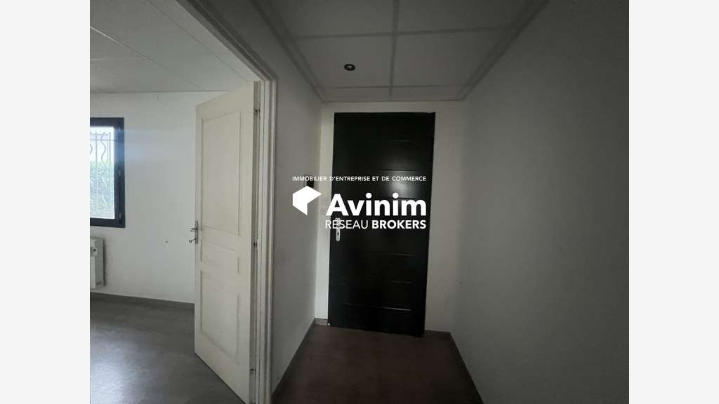 A louer local 160m² avec bureau ZI de Charvas A432