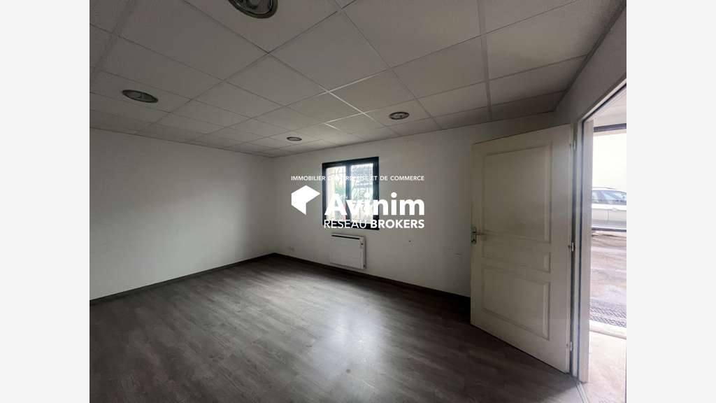 A louer local 160m² avec bureau ZI de Charvas A432