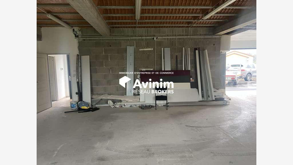 A louer local 160m² avec bureau ZI de Charvas A432