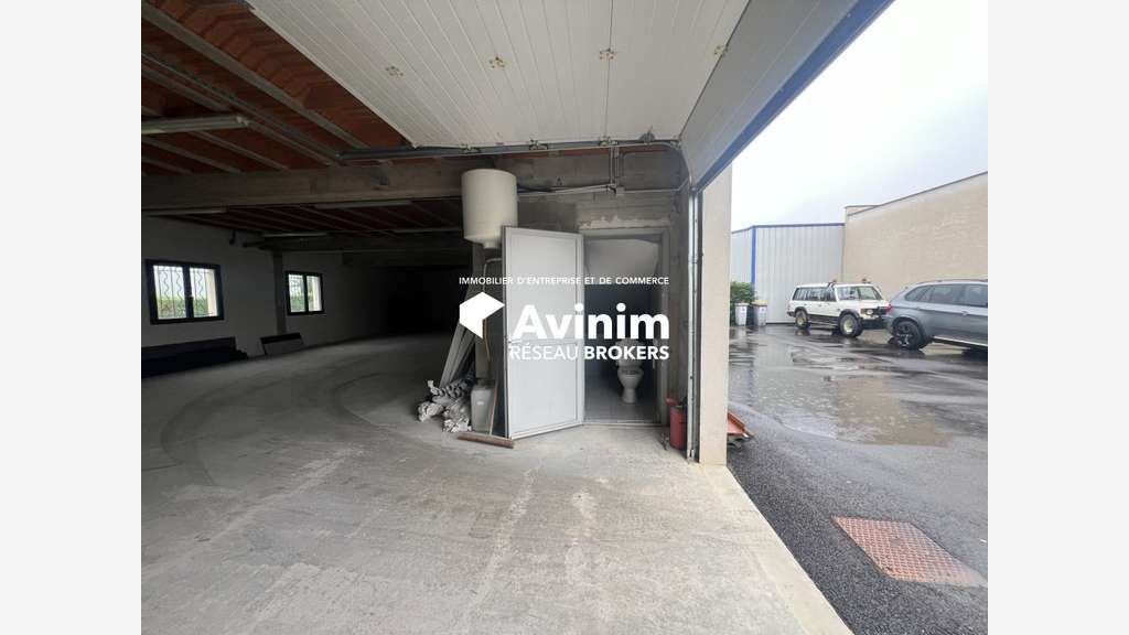 A louer local 160m² avec bureau ZI de Charvas A432