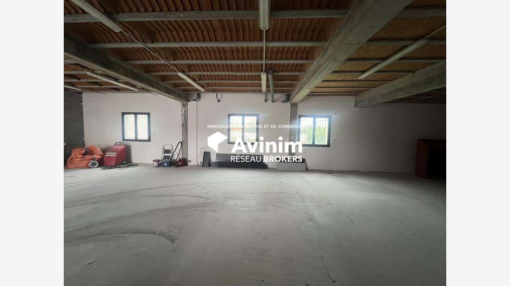 A louer local 160m² avec bureau ZI de Charvas A432