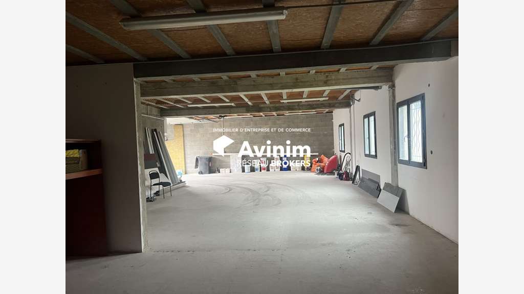 A louer local 160m² avec bureau ZI de Charvas A432