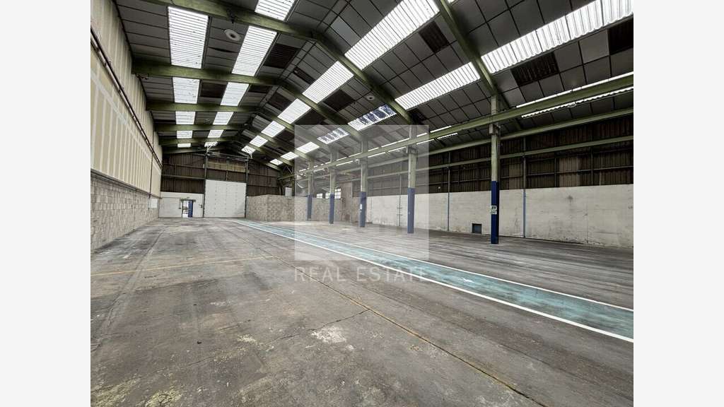 Local d'activité 1210m² à louer à Villeurbanne