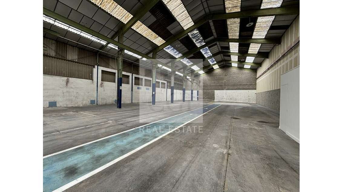 Local d'activité 1210m² à louer à Villeurbanne