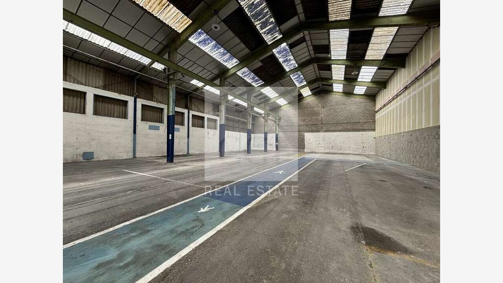 Local d'activité 1210m² à louer à Villeurbanne