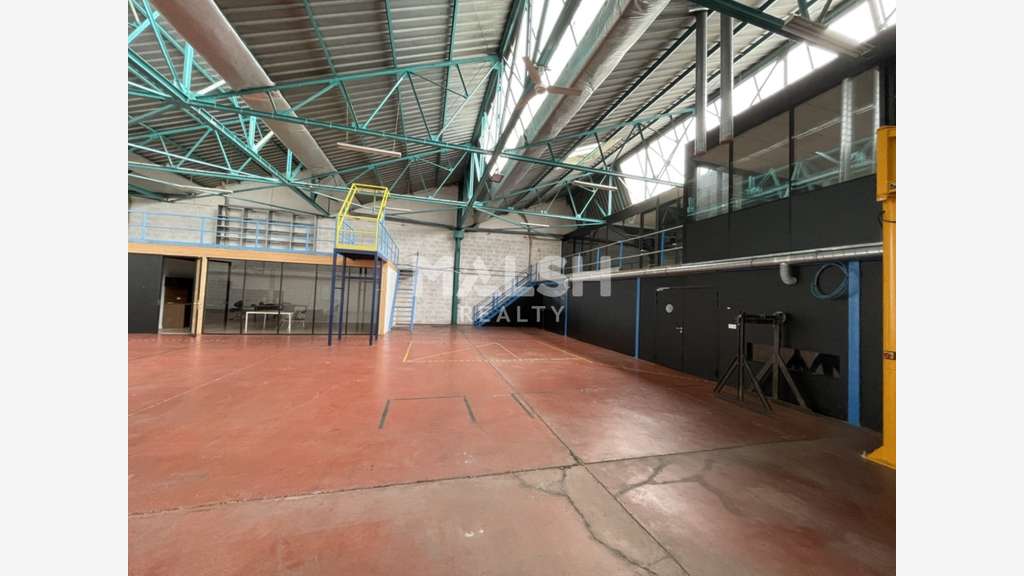 Local d'activités 994m² à louer à Villeurbanne