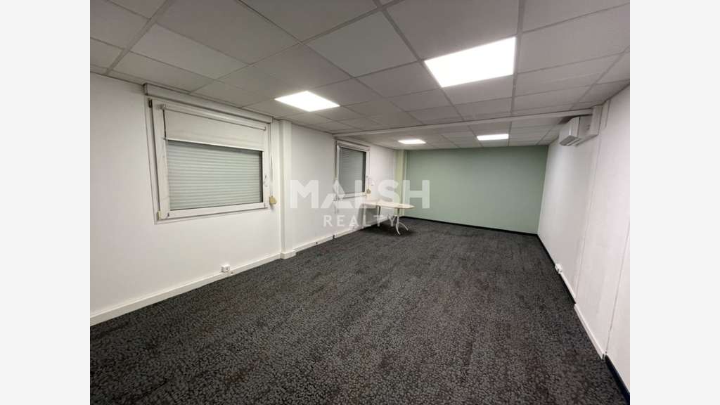 Local d'activités 994m² à louer à Villeurbanne