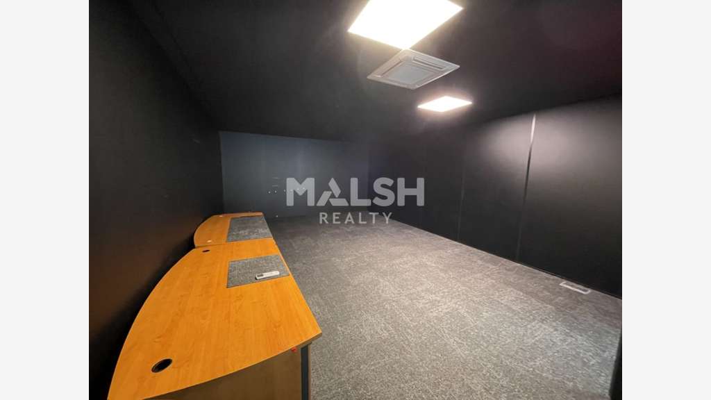 Local d'activités 994m² à louer à Villeurbanne