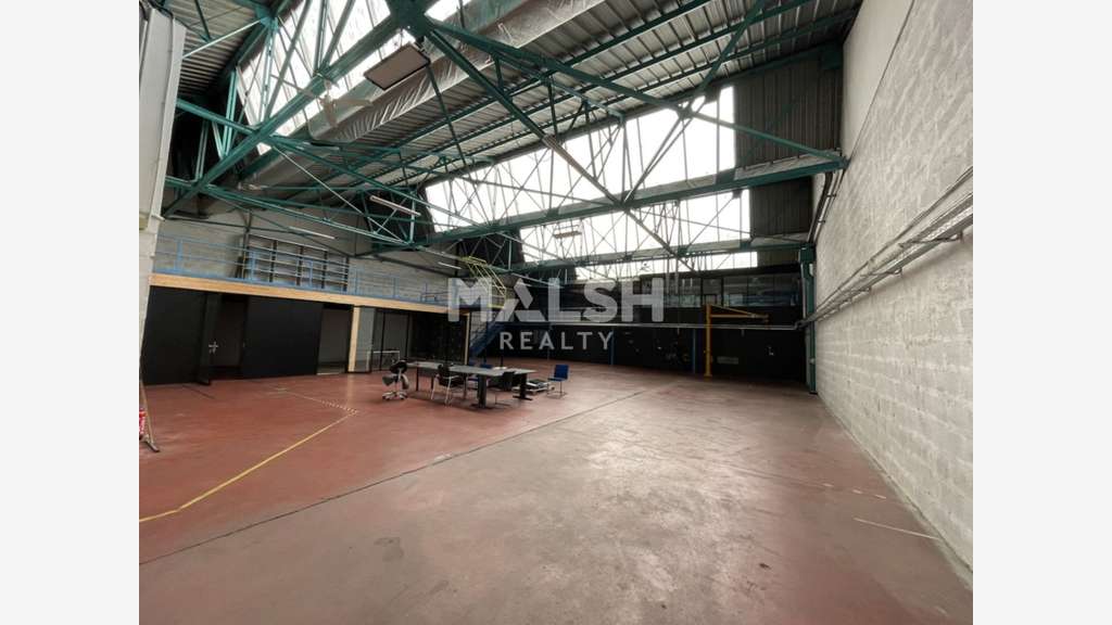 Local d'activités 994m² à louer à Villeurbanne