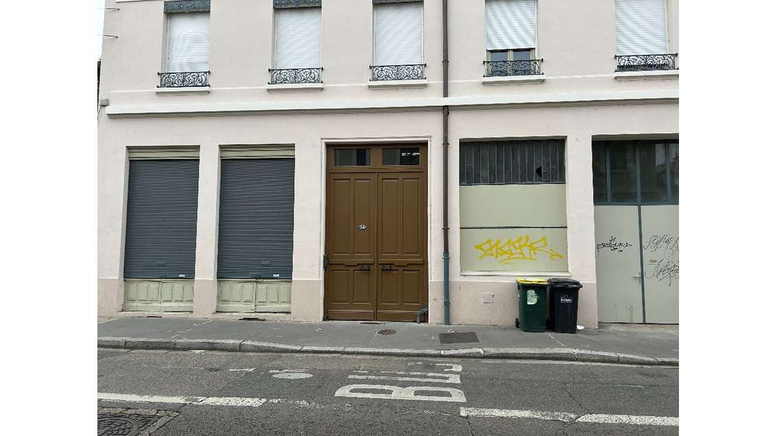 Location pure local de stockage 120m² Villeurbanne