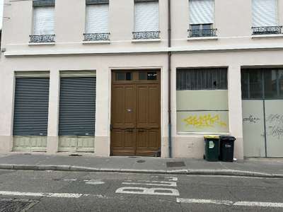 Location pure local de stockage 120m² Villeurbanne