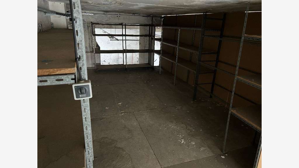 Location pure local de stockage 120m² Villeurbanne