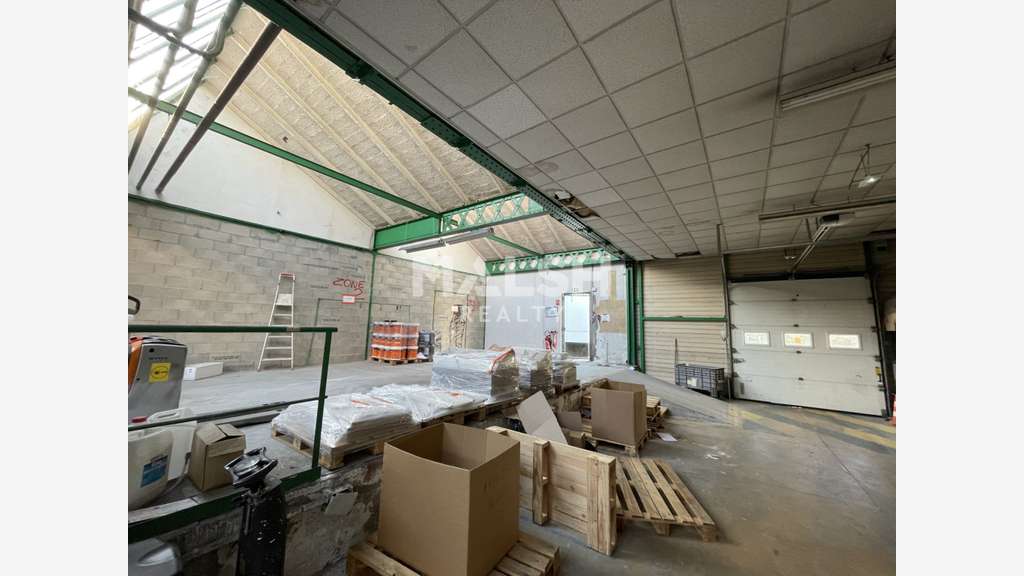 A louer local 2353m² divisible à Villeurbanne
