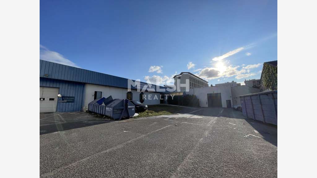 A louer local 2353m² divisible à Villeurbanne