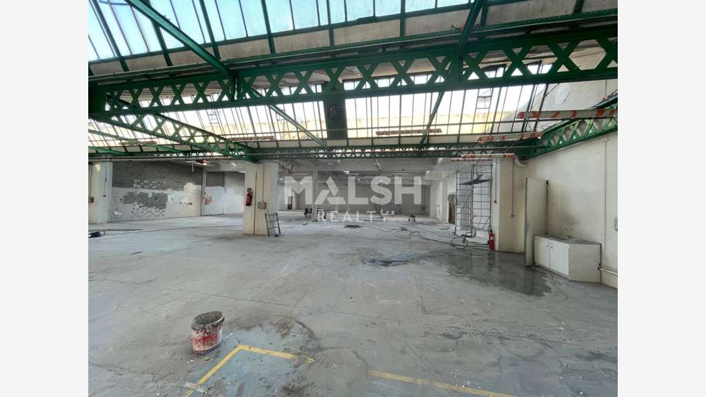 A louer local 2353m² divisible à Villeurbanne