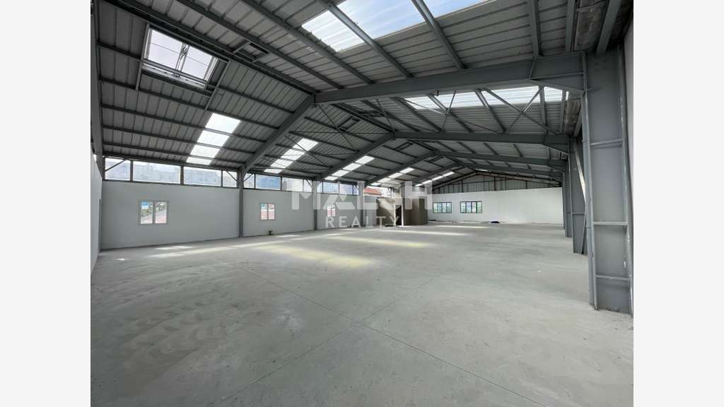 Bâtiment d'activités réhabilité à Villeurbanne