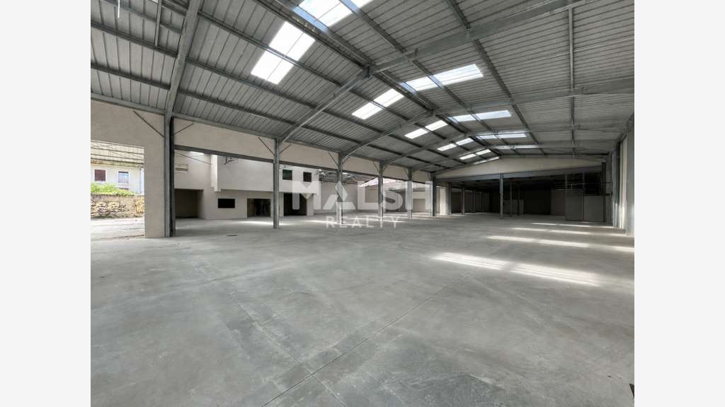 Bâtiment d'activités réhabilité à Villeurbanne