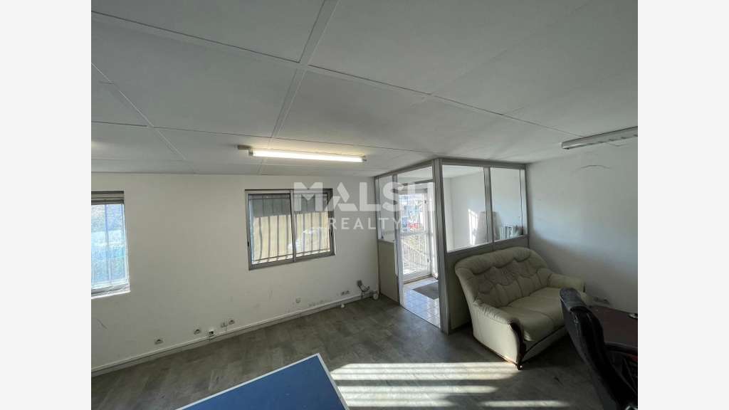 Local d'activités 255m² à louer à Villeurbanne